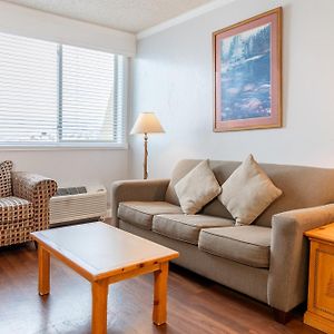 One-Bedroom King Suite
